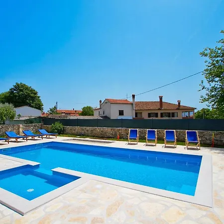 Soricevi Dvori Holiday home *