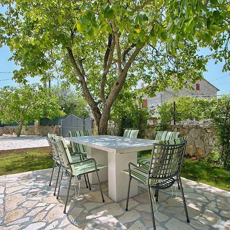 Soricevi Dvori Holiday home *